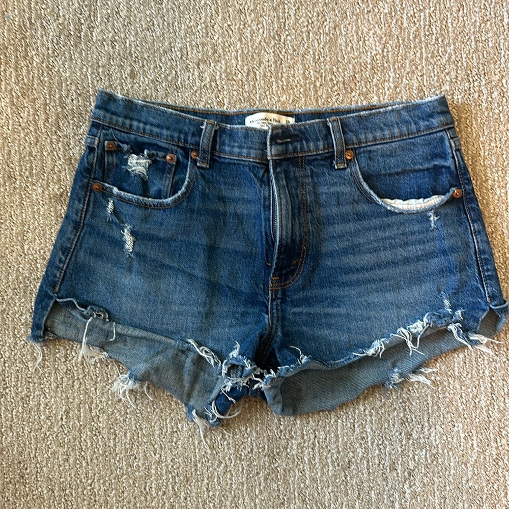 EUC. Abercrombie & Fitch Mid Rise mom shorts
